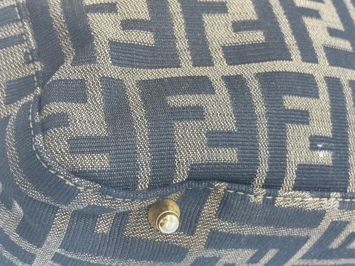 FENDI（フェンディ）FENDI (フェンディ) ズッカハンドバッグ ベージュの古着・服飾アイテム