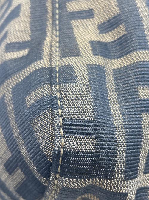 FENDI（フェンディ）FENDI (フェンディ) ズッカハンドバッグ ベージュの古着・服飾アイテム