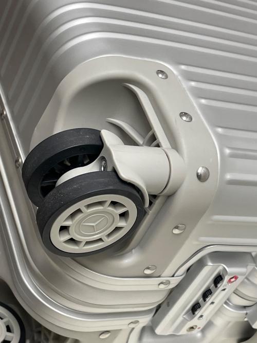 Mercedes Benz（メルセデスベンツ）Mercedes Benz (メルセデスベンツ) キャリーバッグ シルバーの古着・服飾アイテム