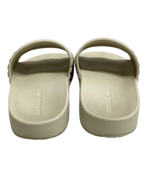 BOTTEGA VENETA（ボッテガベネタ）BOTTEGA VENETA (ボッテガベネタ) スライダーサンダル アイボリー サイズ:SIZE 35の古着・服飾アイテム