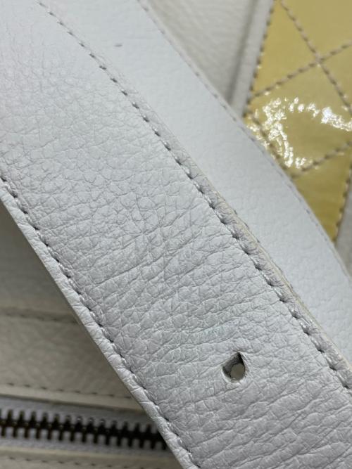 BURBERRY（バーバリー）BURBERRY (バーバリー) ショルダーバッグ ホワイト×イエローの古着・服飾アイテム