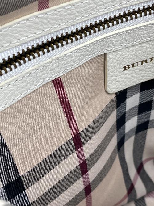 BURBERRY（バーバリー）BURBERRY (バーバリー) ショルダーバッグ ホワイト×イエローの古着・服飾アイテム
