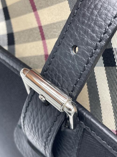 BURBERRY（バーバリー）BURBERRY (バーバリー) 2WAYバッグ ブラック×ベージュの古着・服飾アイテム