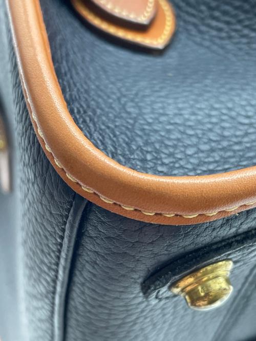 DOONEY&BOURKE（ドゥーニーアンドバーク）DOONEY&BOURKE (ドゥーニーアンドバーク) ショルダーバッグ ネイビー×ブラウンの古着・服飾アイテム