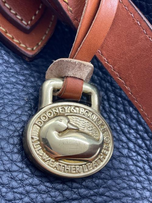 DOONEY&BOURKE（ドゥーニーアンドバーク）DOONEY&BOURKE (ドゥーニーアンドバーク) ショルダーバッグ ネイビー×ブラウンの古着・服飾アイテム
