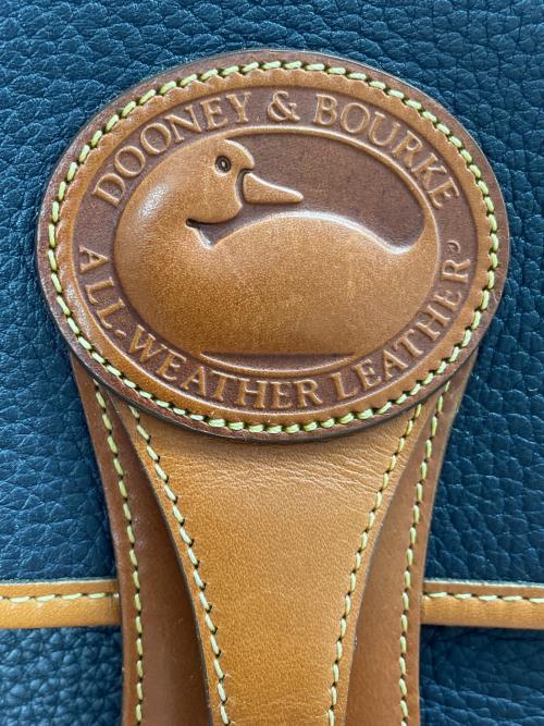 DOONEY&BOURKE（ドゥーニーアンドバーク）DOONEY&BOURKE (ドゥーニーアンドバーク) ショルダーバッグ ネイビー×ブラウンの古着・服飾アイテム