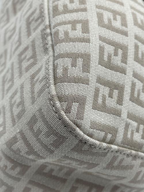 FENDI（フェンディ）FENDI (フェンディ) マンマバケット ベージュの古着・服飾アイテム