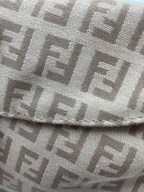 FENDI（フェンディ）FENDI (フェンディ) マンマバケット ベージュの古着・服飾アイテム