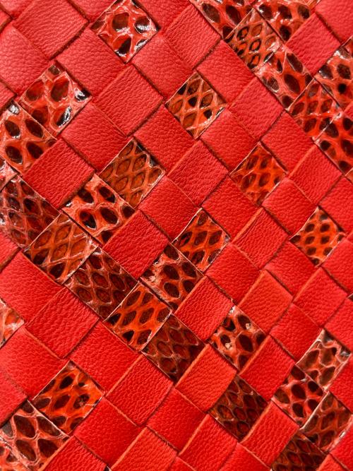 BOTTEGA VENETA（ボッテガベネタ）BOTTEGA VENETA (ボッテガベネタ) 長財布 レッドの古着・服飾アイテム