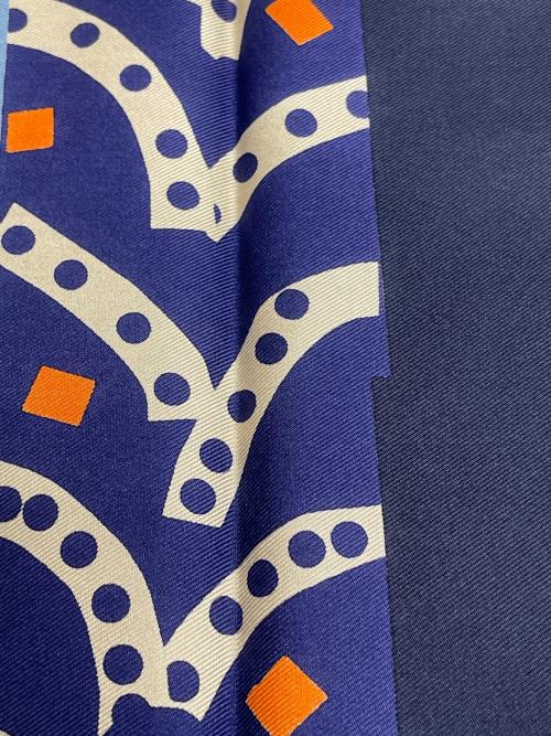 HERMES（エルメス）HERMES (エルメス) シルクスカーフ ネイビーの古着・服飾アイテム