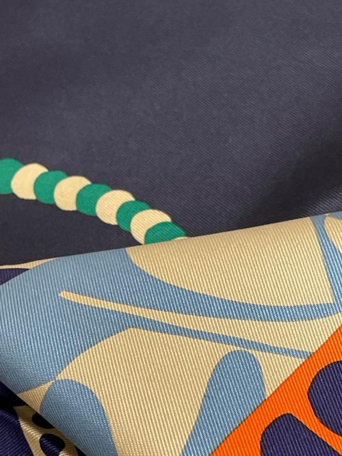 HERMES（エルメス）HERMES (エルメス) シルクスカーフ ネイビーの古着・服飾アイテム