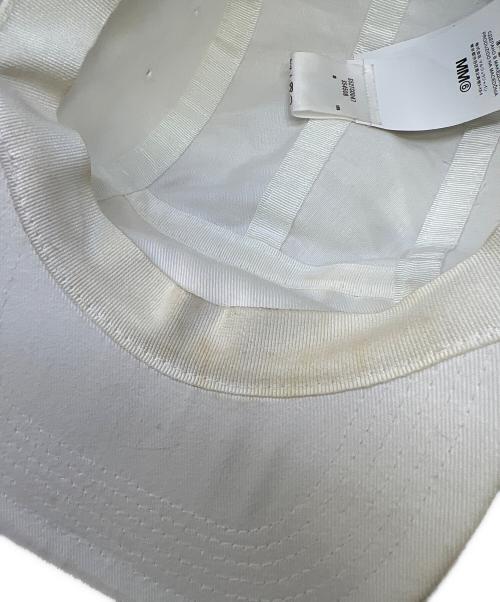 MM6 Maison Margiela（エムエムシックスメゾンマルジェラ）MM6 Maison Margiela (エムエムシックスメゾンマルジェラ) キャップ ホワイトの古着・服飾アイテム