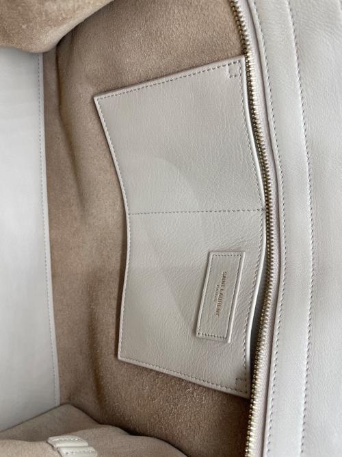 Saint Laurent Paris（サンローランパリ）Saint Laurent Paris (サンローランパリ) ショルダーバッグ ベージュの古着・服飾アイテム