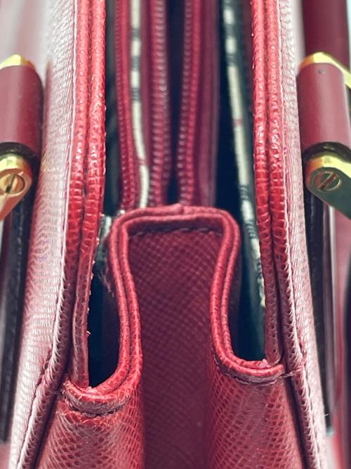 BURBERRY（バーバリー）BURBERRY (バーバリー) ハンドバッグ サフィアーノ レッドの古着・服飾アイテム