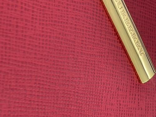 BURBERRY（バーバリー）BURBERRY (バーバリー) ハンドバッグ サフィアーノ レッドの古着・服飾アイテム