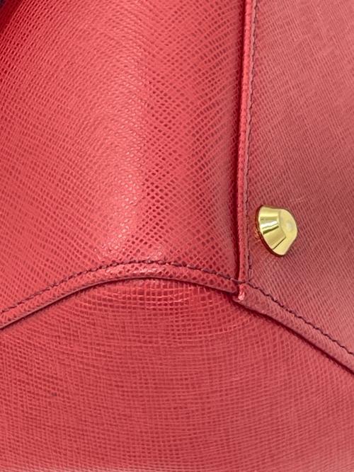 BURBERRY（バーバリー）BURBERRY (バーバリー) ハンドバッグ サフィアーノ レッドの古着・服飾アイテム