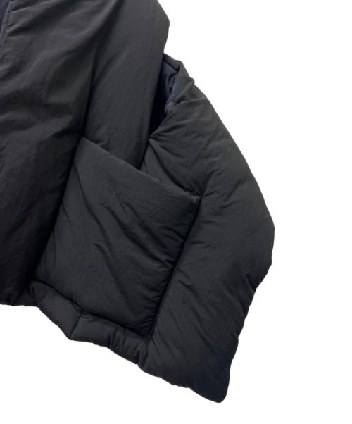 HeRIN.CYE（ヘリンドットサイ）HeRIN.CYE (ヘリンドットサイ) Volume cape ブラックの古着・服飾アイテム