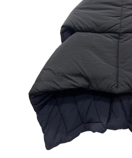 HeRIN.CYE（ヘリンドットサイ）HeRIN.CYE (ヘリンドットサイ) Volume cape ブラックの古着・服飾アイテム