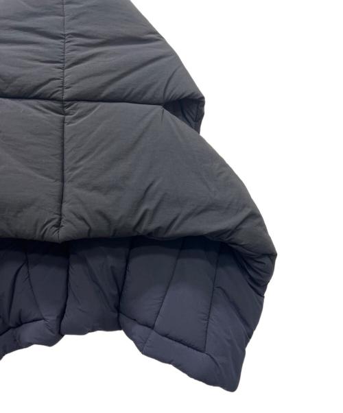 HeRIN.CYE（ヘリンドットサイ）HeRIN.CYE (ヘリンドットサイ) Volume cape ブラックの古着・服飾アイテム