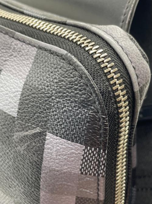 LOUIS VUITTON（ルイ ヴィトン）LOUIS VUITTON (ルイ ヴィトン) ダミエグラフィットピクセルスリングバッグ ブラックの古着・服飾アイテム