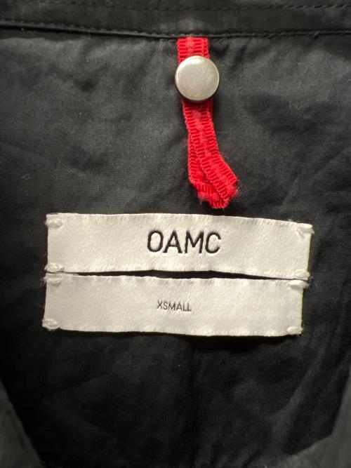 OAMC（オーエーエムシー）OAMC (オーエーエムシー) 半袖シャツ ブラック サイズ:ＸＳの古着・服飾アイテム