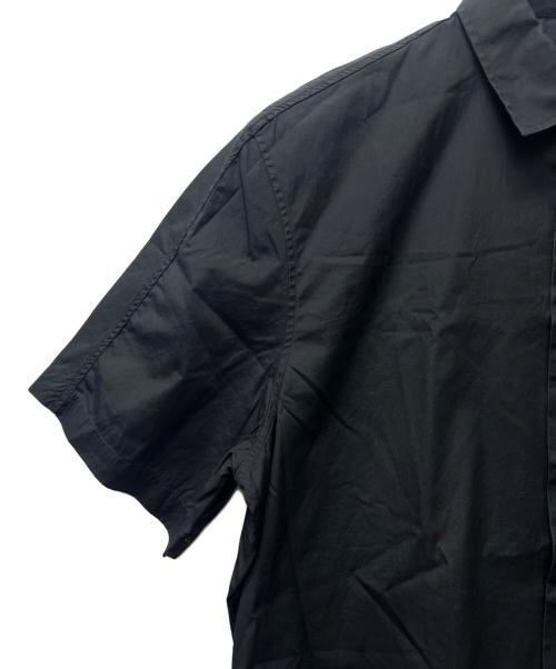 OAMC（オーエーエムシー）OAMC (オーエーエムシー) 半袖シャツ ブラック サイズ:ＸＳの古着・服飾アイテム
