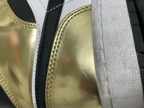 NIKE（ナイキ）NIKE (ナイキ) Air Jordan 1 Mid SE ホワイト×ゴールド サイズ:28の古着・服飾アイテム