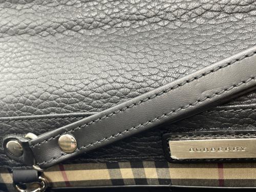 BURBERRY（バーバリー）BURBERRY (バーバリー) クラッチバッグ ブラックの古着・服飾アイテム