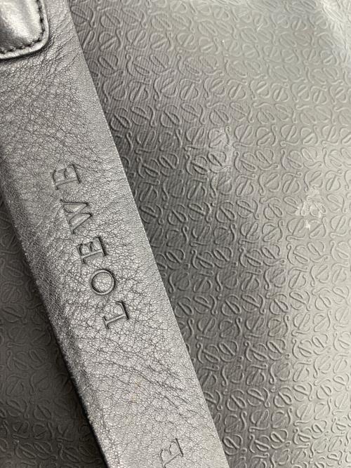 LOEWE（ロエベ）LOEWE (ロエベ) リピートアナグラムショルダーバッグ ブラック×ホワイトの古着・服飾アイテム