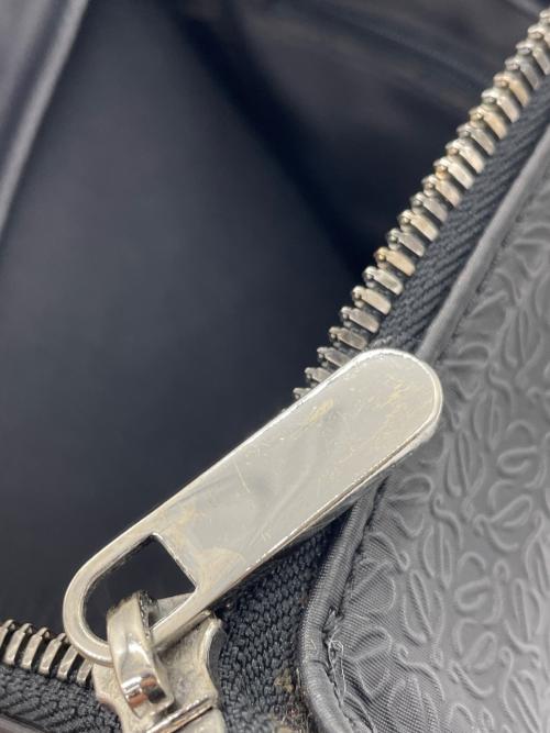 LOEWE（ロエベ）LOEWE (ロエベ) リピートアナグラムショルダーバッグ ブラック×ホワイトの古着・服飾アイテム