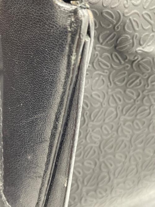 LOEWE（ロエベ）LOEWE (ロエベ) リピートアナグラムショルダーバッグ ブラック×ホワイトの古着・服飾アイテム