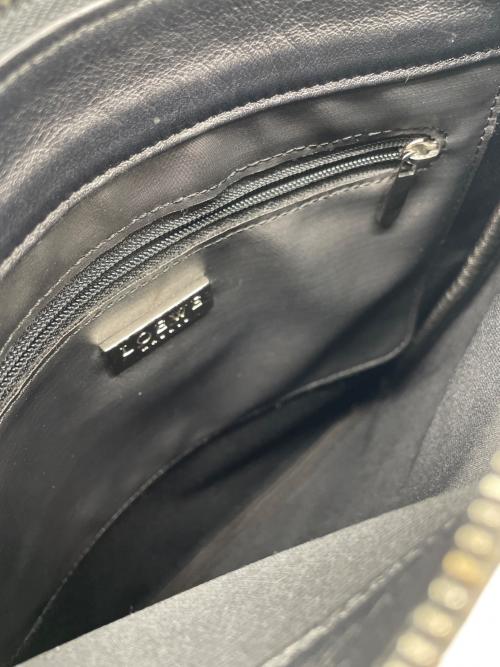 LOEWE（ロエベ）LOEWE (ロエベ) リピートアナグラムショルダーバッグ ブラック×ホワイトの古着・服飾アイテム