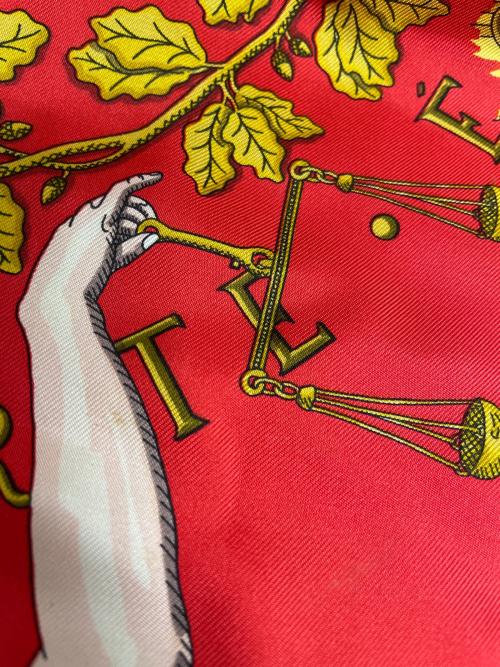 HERMES（エルメス）HERMES (エルメス) LIBERTE EGALITE FRATERNITE REPUBLIQUE FRANCAISE レッド×ブルーの古着・服飾アイテム