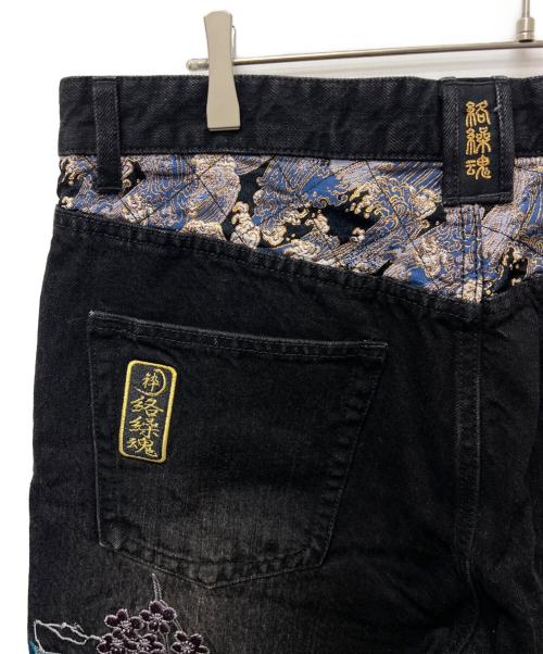 絡繰魂・粋（カラクリダマシイ イキ）絡繰魂・粋 (カラクリダマシイ イキ) 刺繍デニムパンツ ブラック サイズ:３８の古着・服飾アイテム