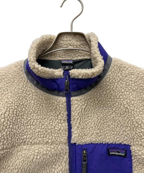 Patagonia（パタゴニア）Patagonia (パタゴニア) Kids' Classic Retro-X Jacket アイボリー×パープル サイズ:XXLの古着・服飾アイテム