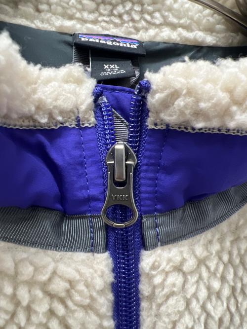 Patagonia（パタゴニア）Patagonia (パタゴニア) Kids' Classic Retro-X Jacket アイボリー×パープル サイズ:XXLの古着・服飾アイテム
