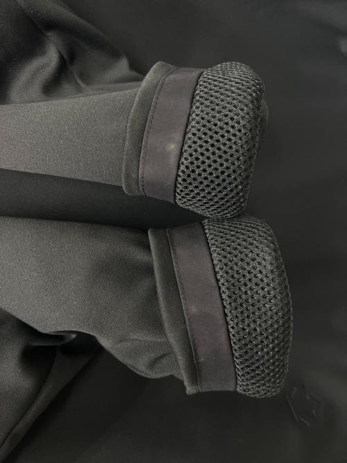 DESCENTE（デサント）DESCENTE (デサント) カラーレスストレッチ ブルゾン ブラック サイズ:Mの古着・服飾アイテム