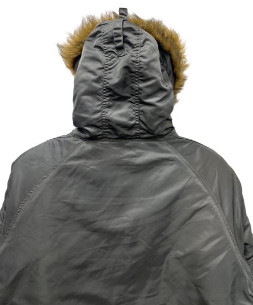 ALPHA INDUSTRIES（アルファインダストリーズ）ALPHA INDUSTRIES (アルファインダストリーズ) 中綿ジャケット グレー サイズ:2XLの古着・服飾アイテム