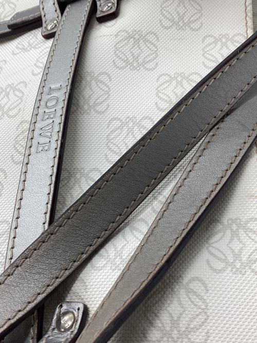 LOEWE（ロエベ）LOEWE (ロエベ) アナグラムトートバッグ ホワイト×グレーの古着・服飾アイテム