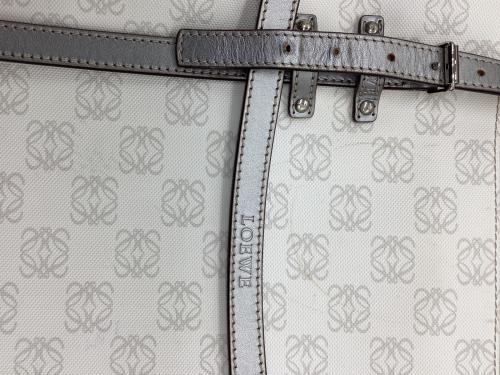 LOEWE（ロエベ）LOEWE (ロエベ) アナグラムトートバッグ ホワイト×グレーの古着・服飾アイテム