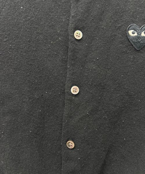 PLAY COMME des GARCONS（プレイコムデギャルソン）PLAY COMME des GARCONS (プレイコムデギャルソン) ハートロゴワッペンカーディガン ブラック サイズ:Ｓの古着・服飾アイテム