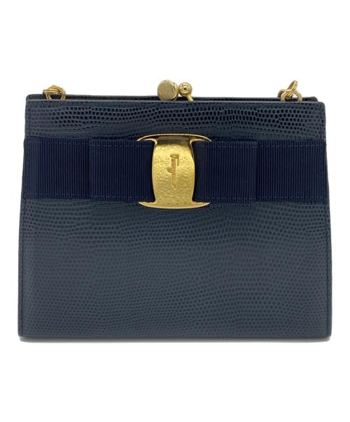 Ferragamo（フェラガモ）Ferragamo (フェラガモ) ヴァラリボン チェーンショルダーバッグ ネイビーの古着・服飾アイテム