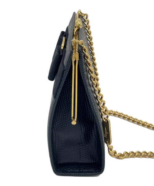 Ferragamo（フェラガモ）Ferragamo (フェラガモ) ヴァラリボン チェーンショルダーバッグ ネイビーの古着・服飾アイテム