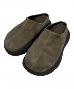 CLANEクラネ）の古着「SUEDE PUFF SLIPONS」｜グレー×ブラック