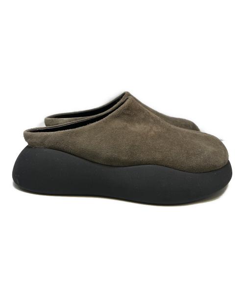 CLANE（クラネ）CLANE (クラネ) SUEDE PUFF SLIPONS グレー×ブラック サイズ:sの古着・服飾アイテム