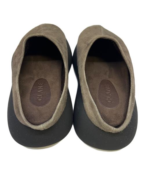 CLANE（クラネ）CLANE (クラネ) SUEDE PUFF SLIPONS グレー×ブラック サイズ:sの古着・服飾アイテム