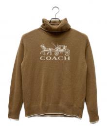 COACH（コーチ）の古着「オーバーサイズドホース&キャリッジタートルネック」｜ベージュ