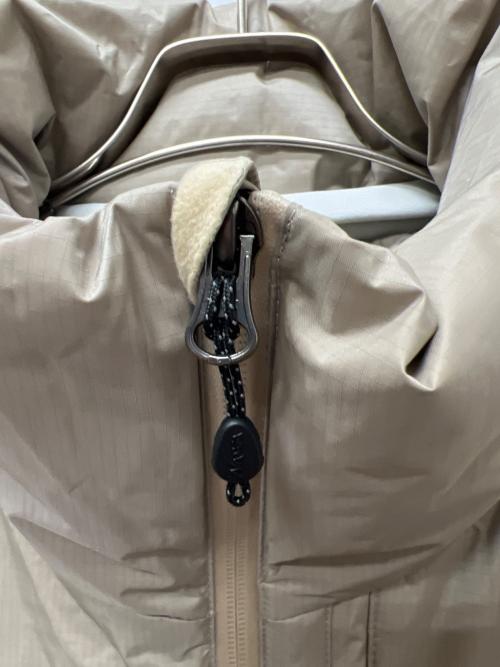 NANGA（ナンガ）NANGA (ナンガ) オーロラテックス スタンドカラーダウンジャケット ベージュ サイズ:Ｌの古着・服飾アイテム