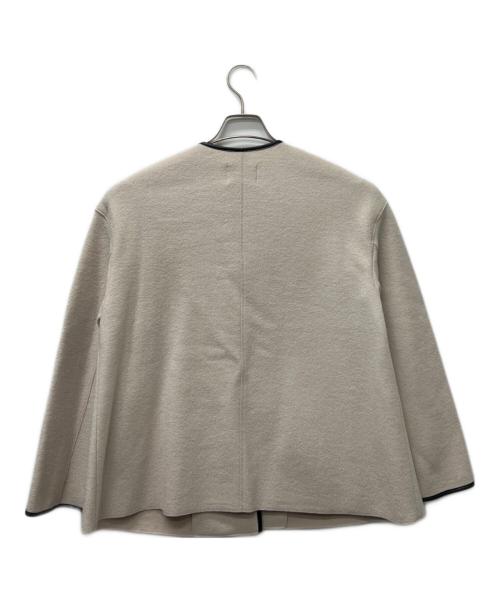23区（ニジュウサンク）23区 (ニジュウサンク) コンプレストパイルショートアウター ベージュ×ブラック サイズ:３８の古着・服飾アイテム