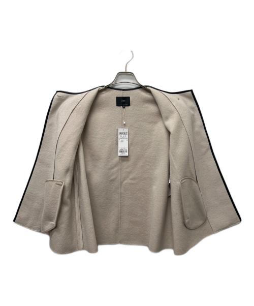 23区（ニジュウサンク）23区 (ニジュウサンク) コンプレストパイルショートアウター ベージュ×ブラック サイズ:３８の古着・服飾アイテム